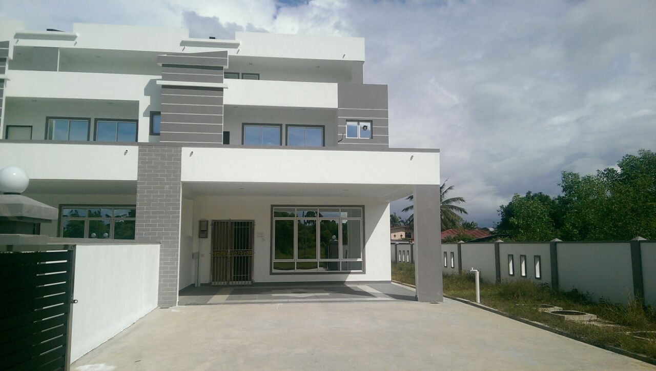 2 AND HALF STOREY TERRACE HOUSE FOR RENT